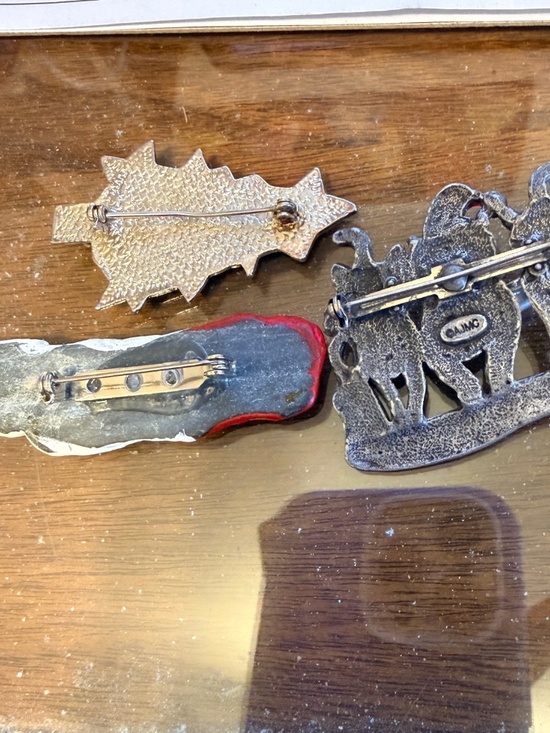 Holiday pin assortment - Picture 2 of 5